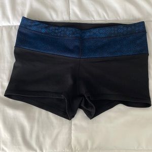Lululemon reversible black bike shorts size 6/worn maybe 2x/line dried